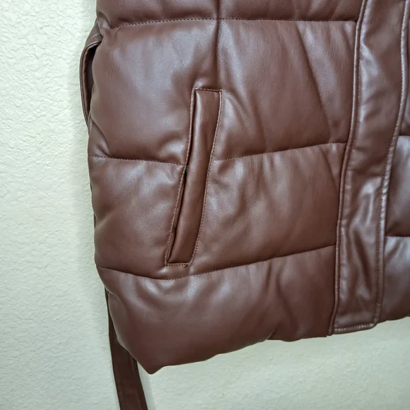 Levi's Chocolate Brown Puffer Vest With Belt Womens Size Small NWOT - Picture 2 of 15